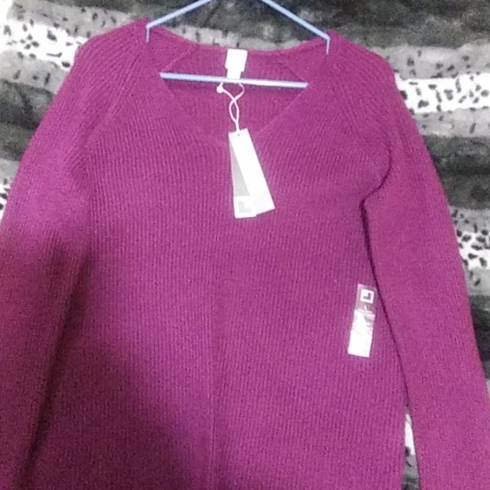 V neck sweater